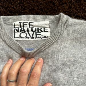 100% cashmere women’s sweater. Size extra small. The brand is free city.